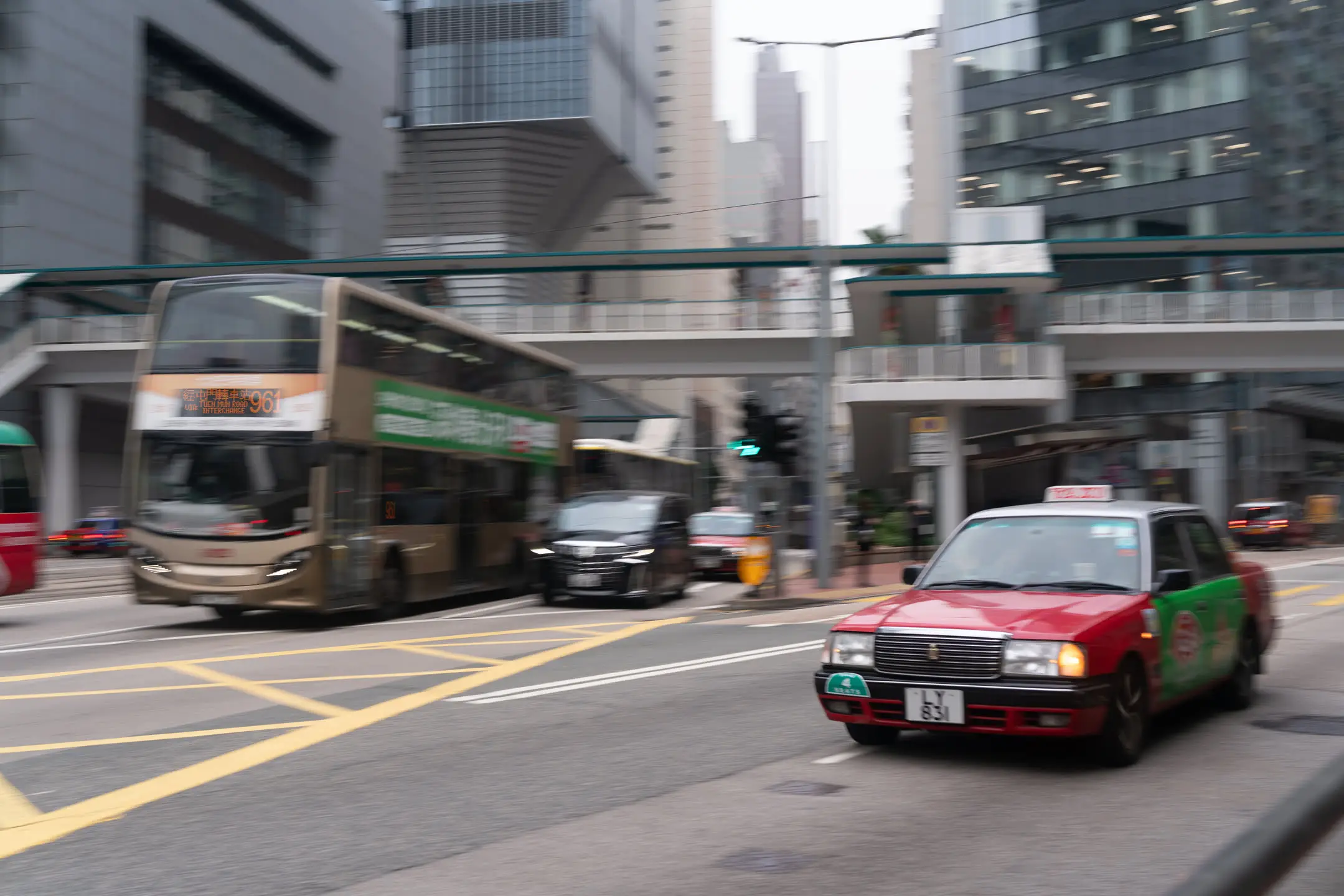 hongkong-taxi-and-bus