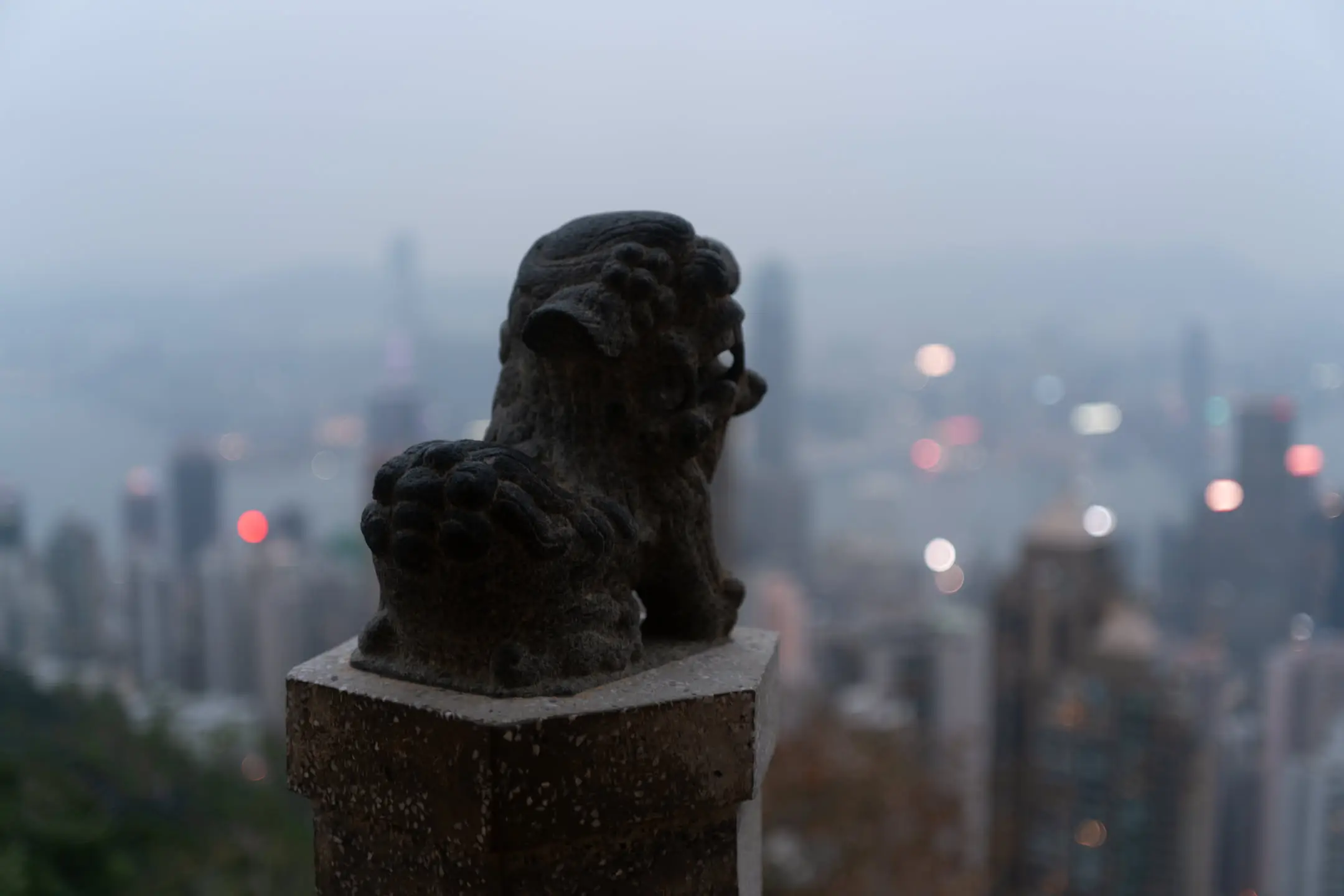 stone-lion-The-peak